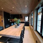 Stor Og Koselig I Stryn